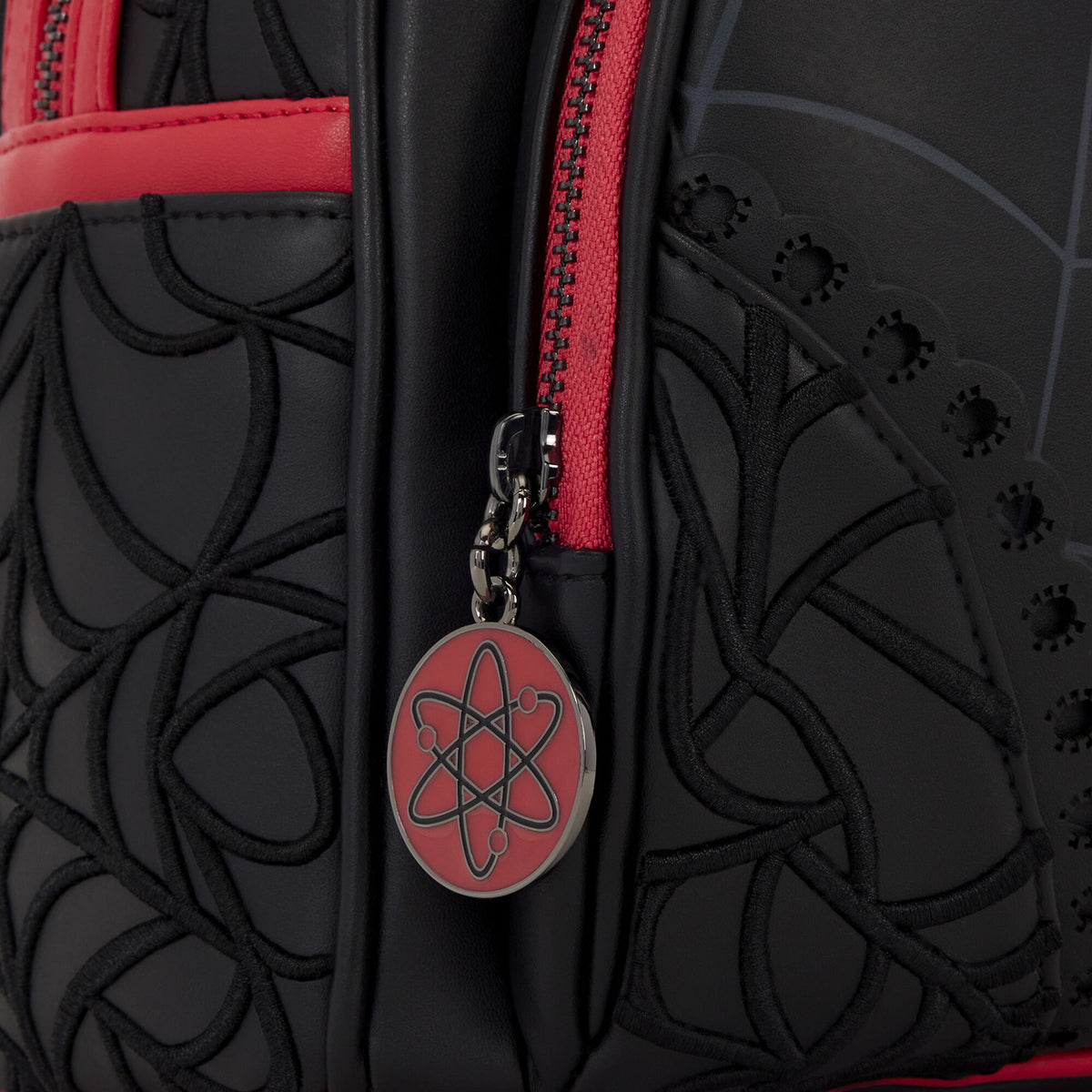 Sac à Dos Loungefly Marvel - Spider-Man (Édition Toile d'Araignée Noire & Rouge)